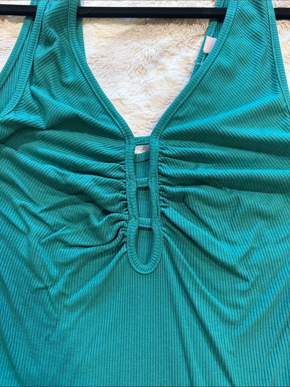Green Keyhole Ribbed Tank Top - Women - Picture 5 of 5